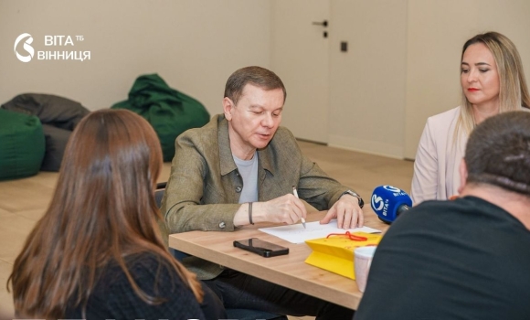 Шестеро нових амбасадорів долучилися до розвитку безбар'єрності у Вінниці Шестеро нових амбасадорів долучилися до розвитку безбар'єрності у Вінниці