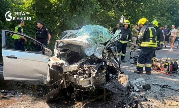 Смертельна ДТП на трасі Брацлав — Тульчин загинув 26-річний водій, постраждала пасажирка Смертельна ДТП на трасі Брацлав — Тульчин загинув 26-річний водій, постраждала пасажирка