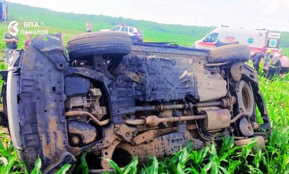 Смертельна ДТП під Вінницею авто злетіло з дороги, двоє пасажирок загинули на місці Смертельна ДТП під Вінницею авто злетіло з дороги, двоє пасажирок загинули на місці