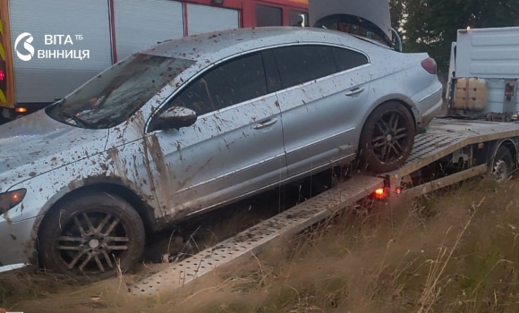 Смертельний евакуатор у Вінницькому районі під час завантаження авто загинув чоловік Смертельний евакуатор у Вінницькому районі під час завантаження авто загинув чоловік