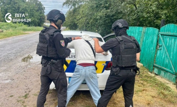 Стріляв у бік підлітків на Вінниччині чоловіка засудили до 3 років ув’язнення Стріляв у бік підлітків на Вінниччині чоловіка засудили до 3 років ув’язнення