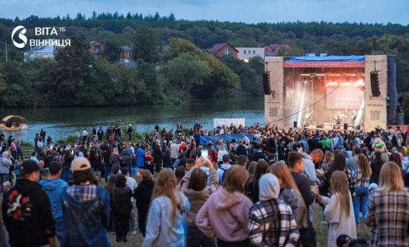 Танцювальні батли, йога і збір донатів що відбувалося на фестивалі «МОЛОДІЄ» у Вінниці Танцювальні батли, йога і збір донатів що відбувалося на фестивалі «МОЛОДІЄ» у Вінниці