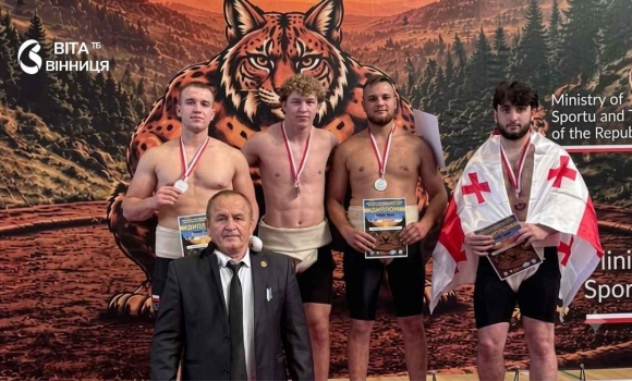 Троє вінницьких спортсменів стали чемпіонами Кубка Європи з сумо Троє вінницьких спортсменів стали чемпіонами Кубка Європи з сумо