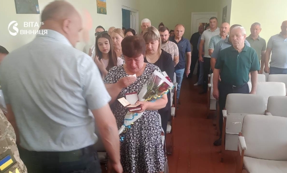 Тульчинець кулеметник нагороджений орденом «За мужність» — нагороду вручили вдові Тульчинець кулеметник нагороджений орденом «За мужність» — нагороду вручили вдові