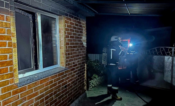 У Барській громаді 8-річна дівчинка ледь не спалила будинок, запаливши свічку У Барській громаді 8-річна дівчинка ледь не спалила будинок, запаливши свічку