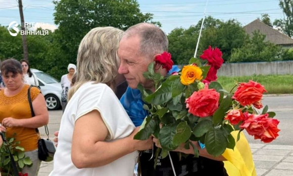 У Бершадській громаді зустріли військового, який понад два роки провів у російському полоні У Бершадській громаді зустріли військового, який понад два роки провів у російському полоні