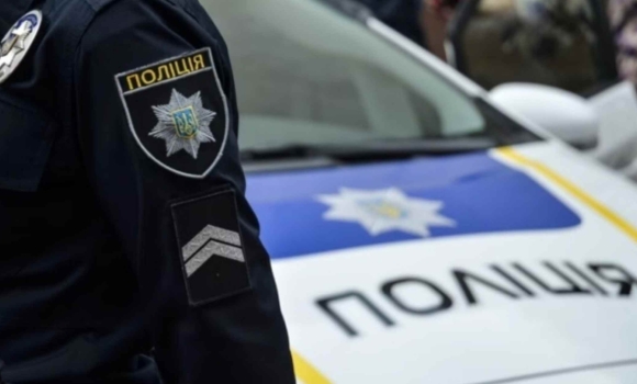 У Хмільнику екіпаж патрульних вночі врятував дівчину з річки У Хмільнику екіпаж патрульних вночі врятував дівчину з річки