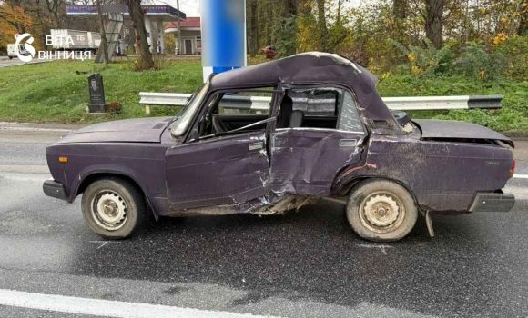 У Літині ВАЗ зіткнувся з вантажівкою VOLVO 72-річного водія госпіталізували У Літині ВАЗ зіткнувся з вантажівкою VOLVO 72-річного водія госпіталізували