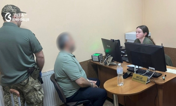У Могилеві-Подільському чоловік запропонував $500 хабара за виїзд з України — безуспішно У Могилеві-Подільському чоловік запропонував $500 хабара за виїзд з України — безуспішно