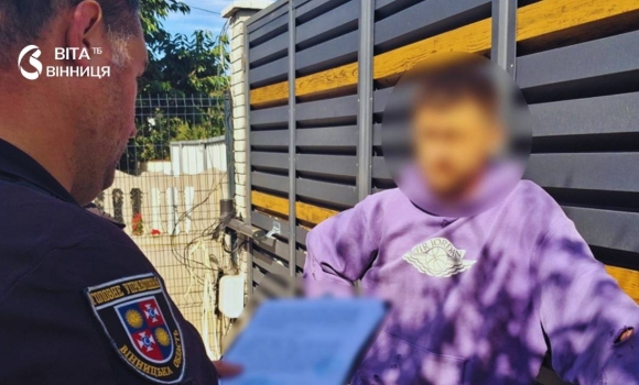 У Вінниці чоловік потайки облаштував теплицю для вирощування конопель У Вінниці чоловік потайки облаштував теплицю для вирощування конопель