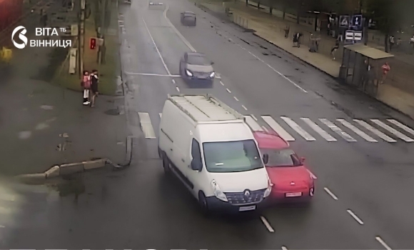 У Вінниці на перетині Келецької та Космонавтів сталася ДТП У Вінниці на перетині Келецької та Космонавтів сталася ДТП