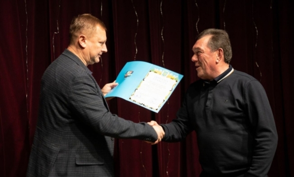 У Вінниці привітали кращих працівників і артистів лялькової сцени У Вінниці привітали кращих працівників і артистів лялькової сцени