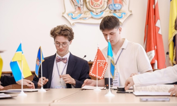 У Вінниці відбувся форум «Покоління свідомих» для лідерів учнівського самоврядування У Вінниці відбувся форум «Покоління свідомих» для лідерів учнівського самоврядування