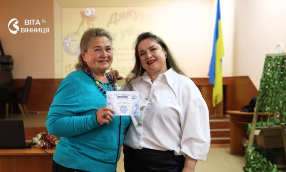 У Вінниці випускники віком 60+ отримали сертифікати про завершення курсів У Вінниці випускники віком 60+ отримали сертифікати про завершення курсів