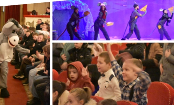 У Вінниці юні клієнти центру реабілітації «Гармонія» відвідали казкову виставу у театрі У Вінниці юні клієнти центру реабілітації «Гармонія» відвідали казкову виставу у театрі