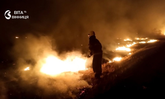 У Вінниці загорілися господарська споруда та речі у підвалі У Вінниці загорілися господарська споруда та речі у підвалі