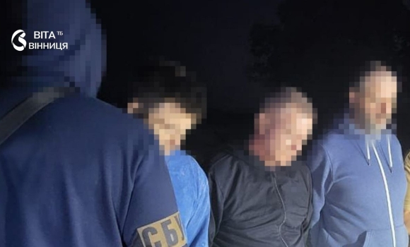 У Вінниці затримали водія-евакуатора, який ховав ухилянтів у авто У Вінниці затримали водія-евакуатора, який ховав ухилянтів у авто