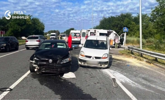 У Вінницькому районі внаслідок ДТП травмувалися водії та пасажирки У Вінницькому районі внаслідок ДТП травмувалися водії та пасажирки