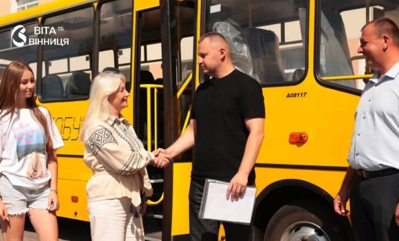Уланівський ліцей отримав новий шкільний автобус та оновив шкільну їдальню Уланівський ліцей отримав новий шкільний автобус та оновив шкільну їдальню