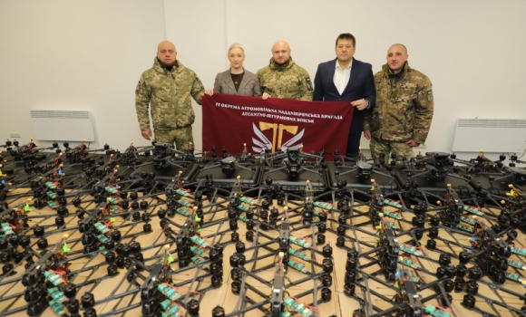 Вінниччина передала військовим безпілотники на понад чотири мільйони гривень Вінниччина передала військовим безпілотники на понад чотири мільйони гривень