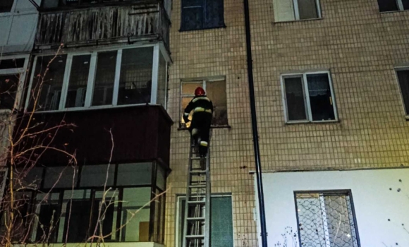 Вінницькі надзвичайники двічі рятували літніх людей у власних помешканнях Вінницькі надзвичайники двічі рятували літніх людей у власних помешканнях