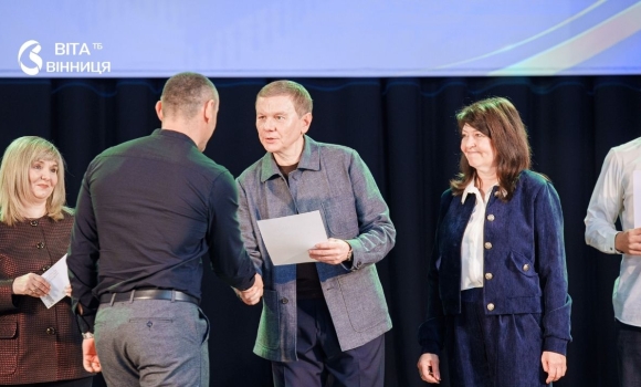 Вінницькі освітяни — вчителі та вихователі — отримали нагороди до професійного свята Вінницькі освітяни — вчителі та вихователі — отримали нагороди до професійного свята