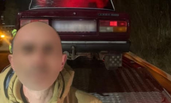 Вінницькі патрульні зупинили п'яного водія зі згортком наркотиків Вінницькі патрульні зупинили п'яного водія зі згортком наркотиків