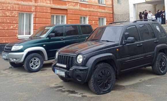 Вінницький ліцей передав два позашляховики та спорядження для ЗСУ після благодійного ярмарку Вінницький ліцей передав два позашляховики та спорядження для ЗСУ після благодійного ярмарку
