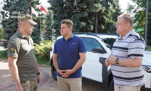 Вінниця передала військовим Повітряних Сил новий Renault Duster Вінниця передала військовим Повітряних Сил новий Renault Duster