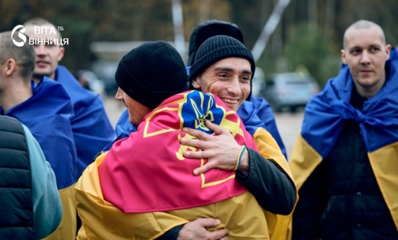 Звільнені з полону захисники з Вінниччини після обміну полоненими Звільнені з полону захисники з Вінниччини після обміну полоненими