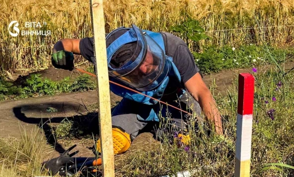Як вінницькі піротехніки допомагають розміновувати Херсонщину Як вінницькі піротехніки допомагають розміновувати Херсонщину