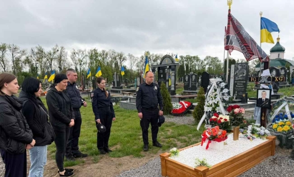 Йому мало б виповнитися 27 на Вінниччині вшанували пам’ять полеглого воїна бригади «Лють» Йому мало б виповнитися 27 на Вінниччині вшанували пам’ять полеглого воїна бригади «Лють»