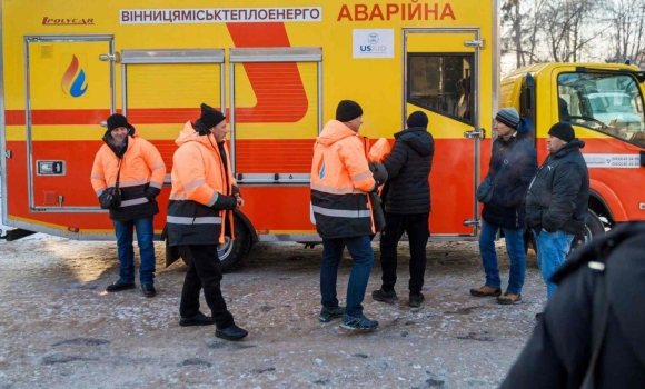 З Вінниччини до Києва направили сім ремонтних бригад З Вінниччини до Києва направили сім ремонтних бригад