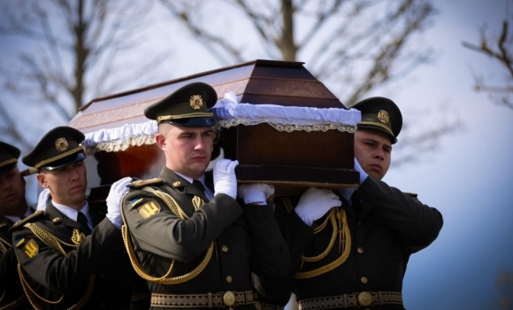 За ініціативи Вінниччини на Національному військовому меморіалі вшанували пам’ять полеглих воїнів За ініціативи Вінниччини на Національному військовому меморіалі вшанували пам’ять полеглих воїнів