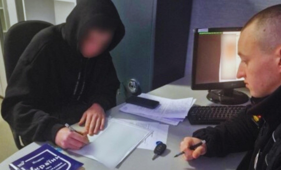 Загрався вінничанина оштрафують за незаконне використання символіки поліції Загрався вінничанина оштрафують за незаконне використання символіки поліції