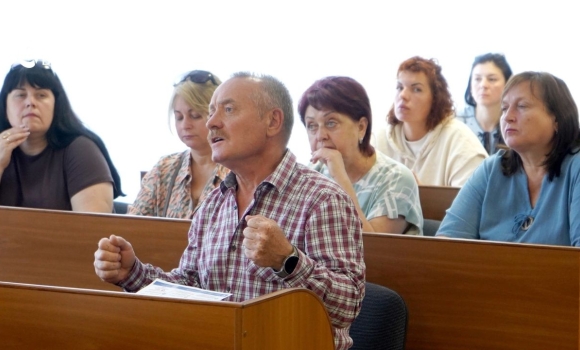 Захаращені сходові клітини та хаотичне паркування: вінницьким ОСББ вказали на порушення Захаращені сходові клітини та хаотичне паркування: вінницьким ОСББ вказали на порушення