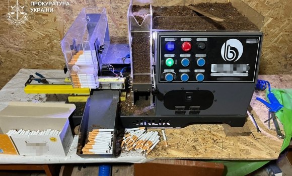 Засудили учасників схеми незаконного виробництва цигарок та алкоголю на Вінниччині Засудили учасників схеми незаконного виробництва цигарок та алкоголю на Вінниччині