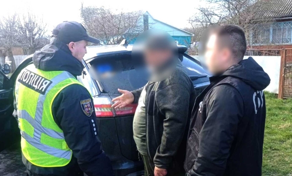 Затримали адвоката за вимагання 7 тисяч доларів у військового на Вінниччині Затримали адвоката за вимагання 7 тисяч доларів у військового на Вінниччині