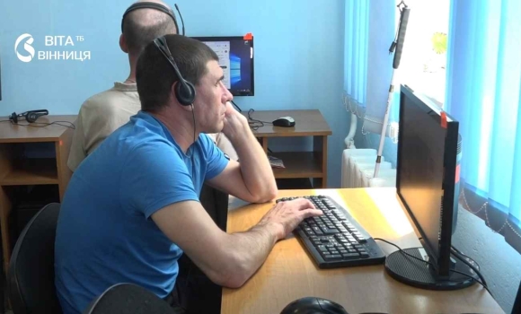 Життя після поранення у Вінниці ветерани вчать «гарячі клавіші», щоб працювати дистанційно Життя після поранення у Вінниці ветерани вчать «гарячі клавіші», щоб працювати дистанційно