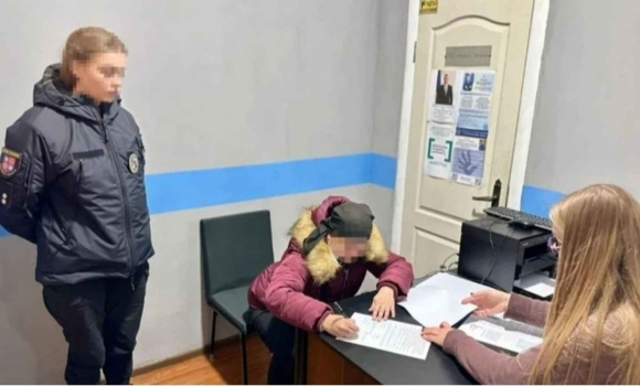 Живе у своєму світі староста села на Вінниччині розповіла про матір, чий син помер від голоду Живе у своєму світі староста села на Вінниччині розповіла про матір, чий син помер від голоду